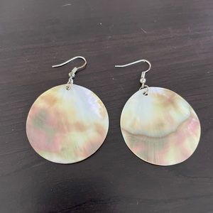Round shell earrings